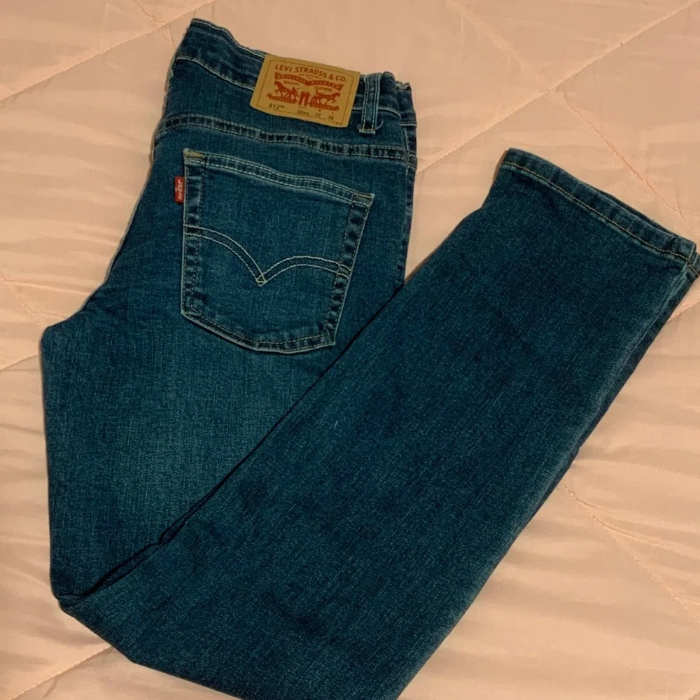 Levi's Women's Blue Skinny Jeans with Signature Back Pocket